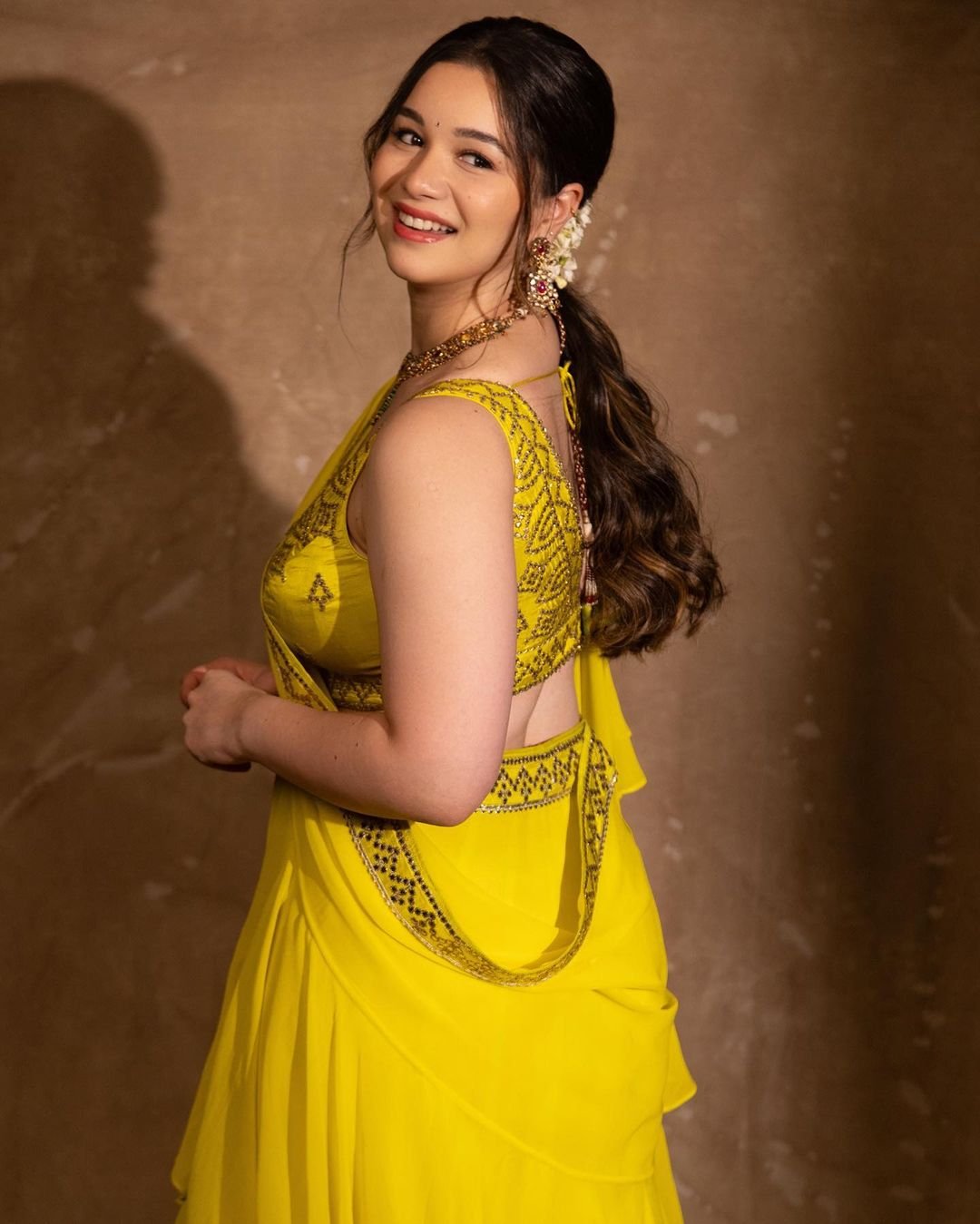 sara tendulkar hot boobs looks