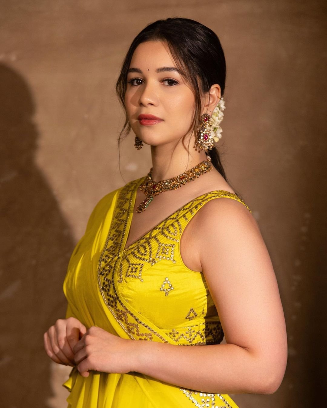 sara tendulkar hot sexy traditional hd looks