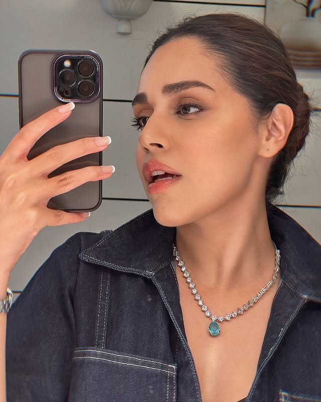 naila grrewal babli bareilly ki barfi hot sexy looks