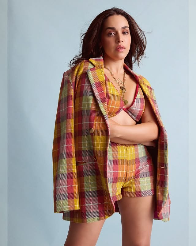 naila grrewal bold thighs photoshoot looks bareilly ki barfi babli