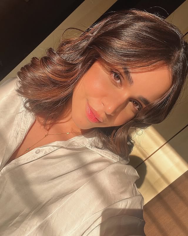 naila grrewal hot sexy face looks