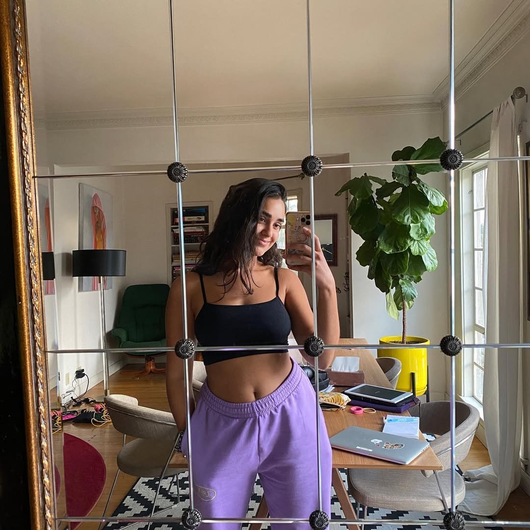 geraldine viswanathan navel sexy looks