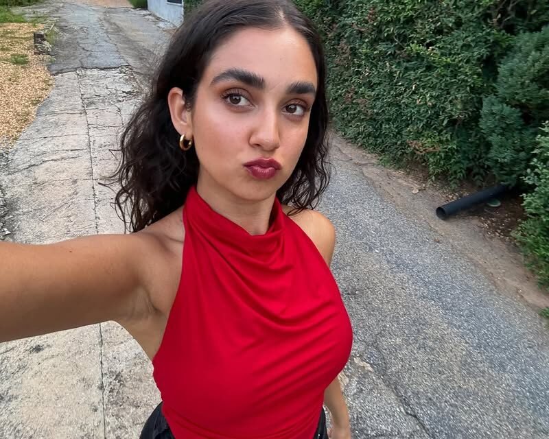 geraldine viswanathan selfie sexy looks